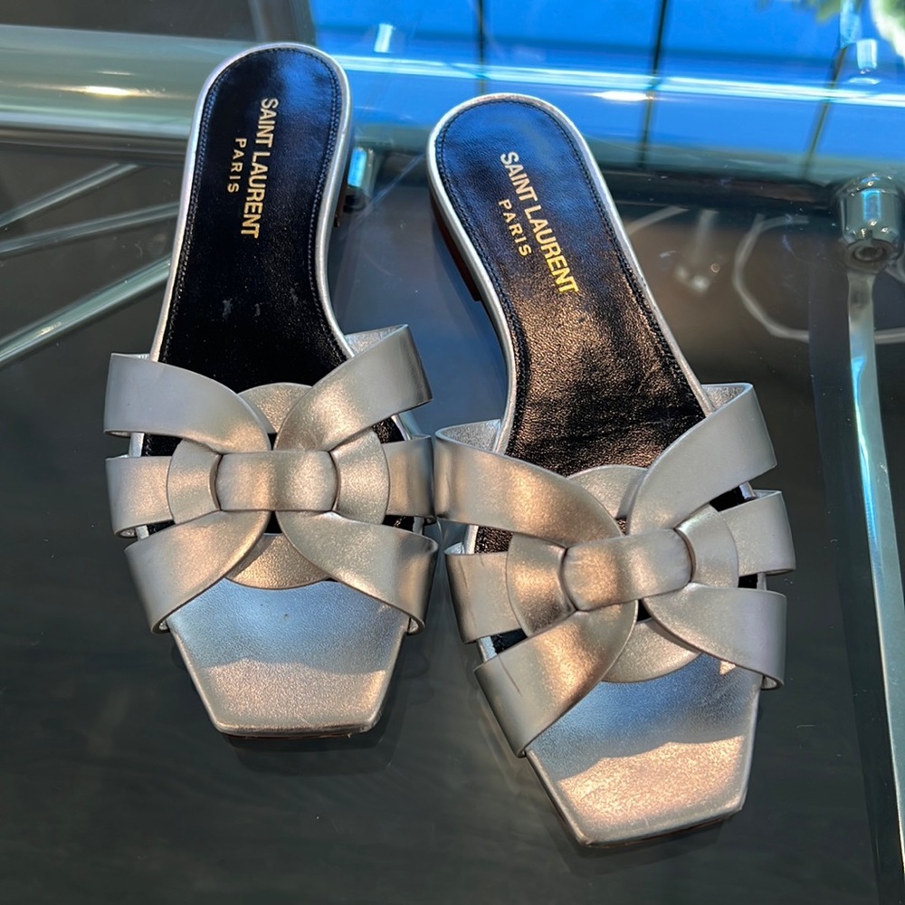 Saint Laurent tribute flat